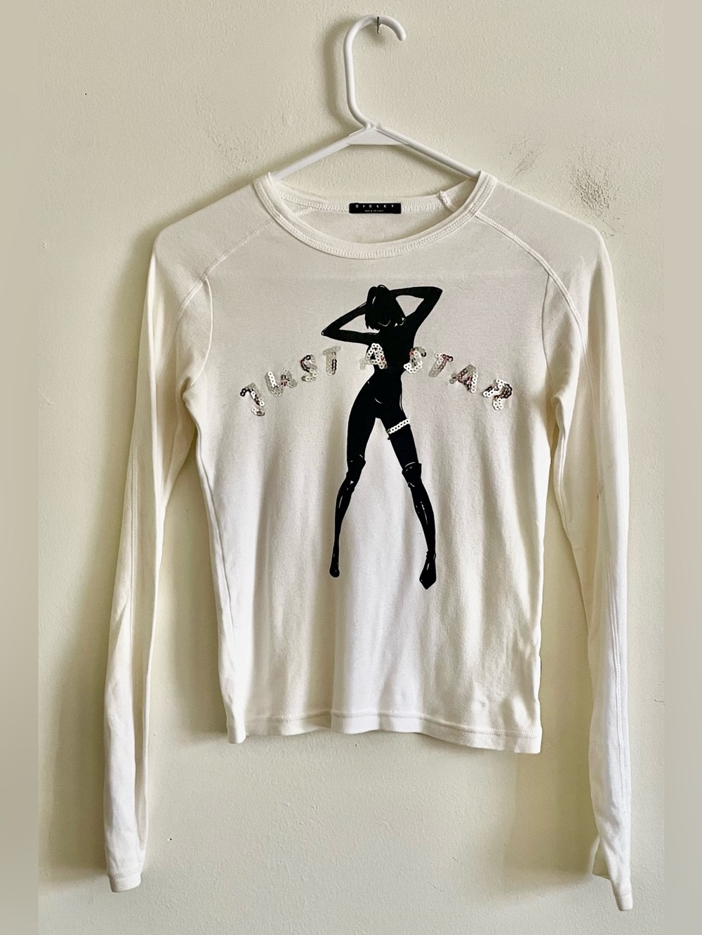 🧑🏼‍🩰 Sisley White Long-Sleeve Graphic Crewneck Top with Black Silhouette 🧑🏼‍🩰